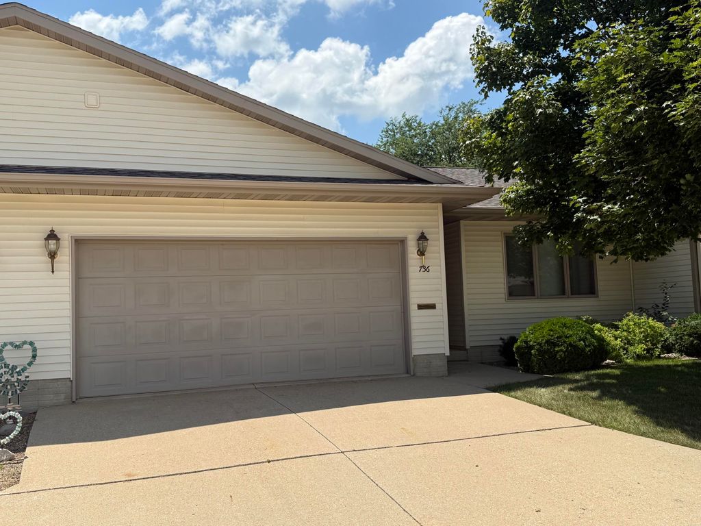 736 Southlawn Terrace, Oelwein, IA 50662