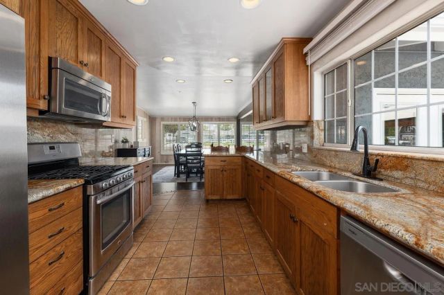 1644 Cerca Blanca Pl, El Cajon, CA 92019
