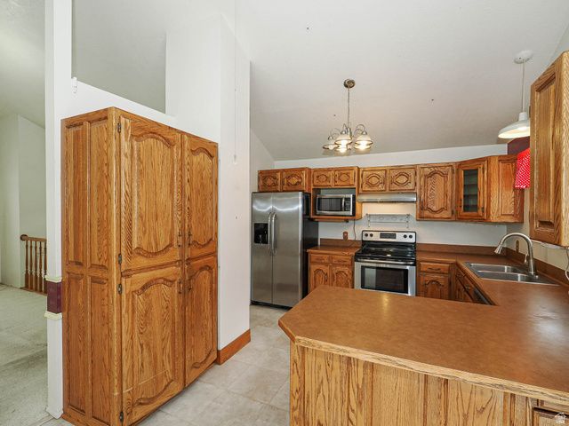 7095 S BOGGESS DR, Midvale, UT 84047