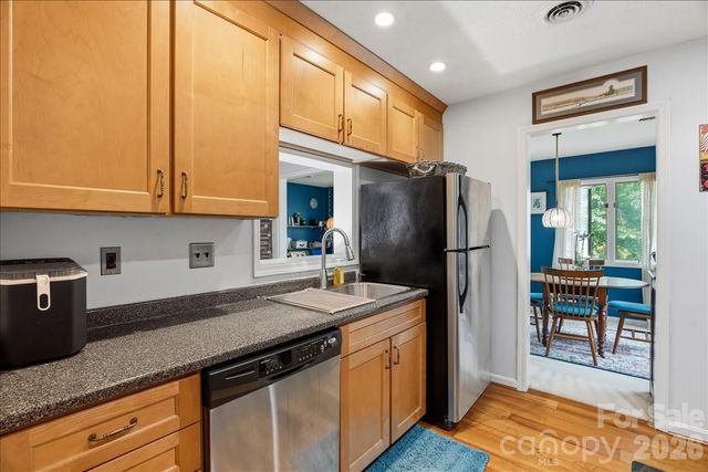 16 Woodsong Lane, Brevard, NC 28712