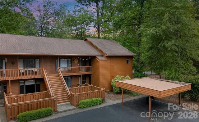 16 Woodsong Lane, Brevard, NC 28712