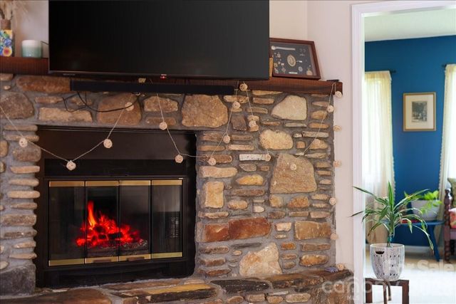 16 Woodsong Lane, Brevard, NC 28712