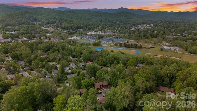 16 Woodsong Lane, Brevard, NC 28712