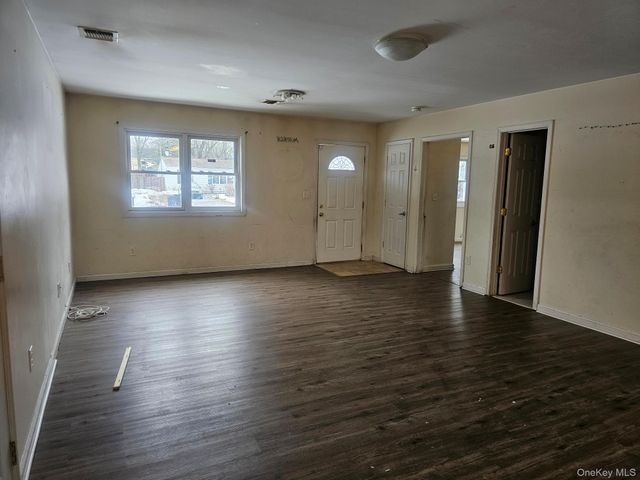 556 Taylor Avenue, East Patchogue, NY 11772