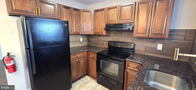 12 LEHIGH CT, Sicklerville, NJ 08081