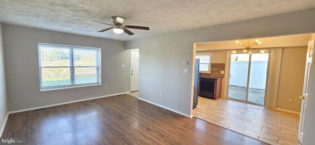 12 LEHIGH CT, Sicklerville, NJ 08081