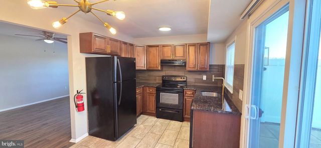 12 LEHIGH CT, Sicklerville, NJ 08081