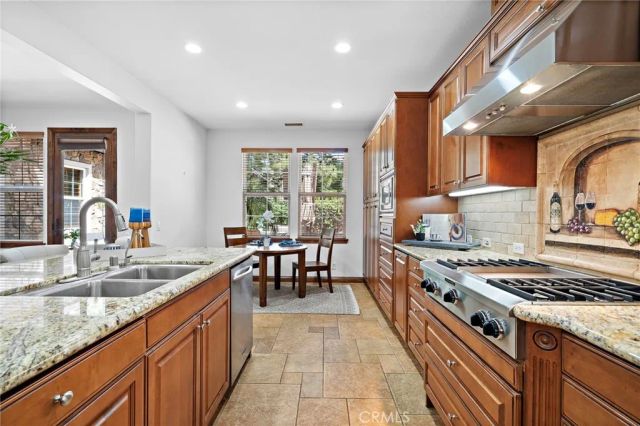 28 Drackert Lane, Ladera Ranch, CA 92694