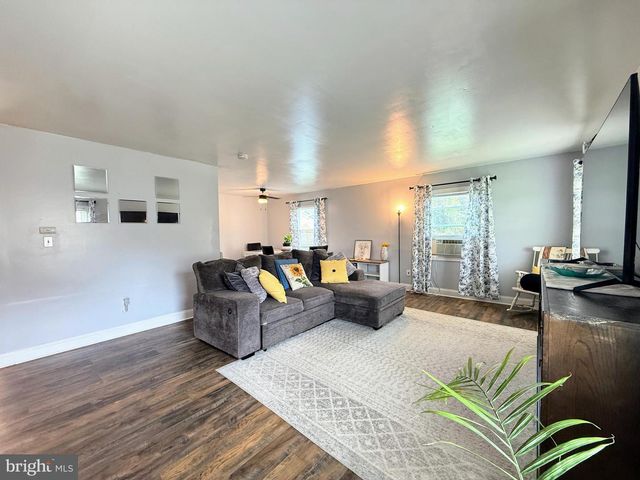 39 MONTROSE LN, Willingboro, NJ 08046