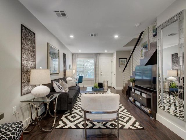202 S College ST 14, Georgetown, TX 78626