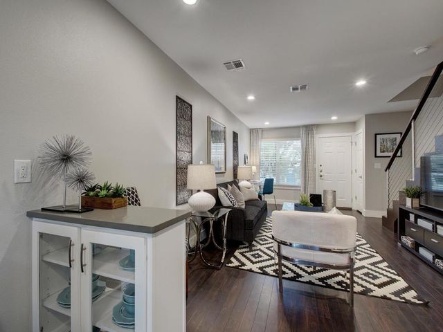 202 S College ST 14, Georgetown, TX 78626