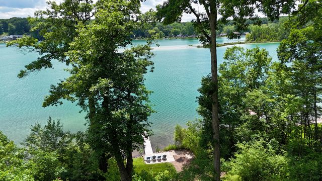 10999 Old Oak Drive, Greenville, MI 48838