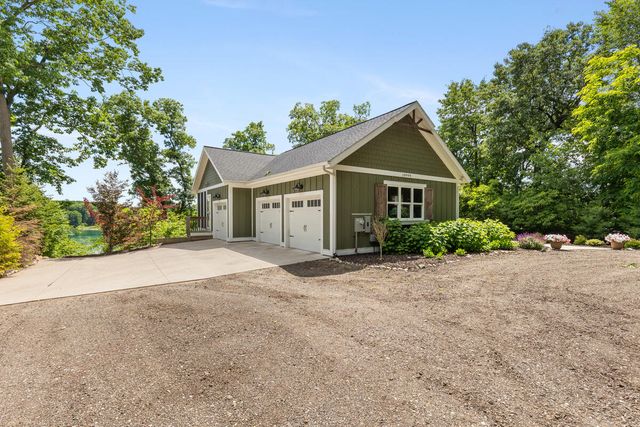 10999 Old Oak Drive, Greenville, MI 48838
