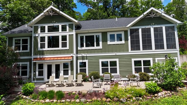 10999 Old Oak Drive, Greenville, MI 48838