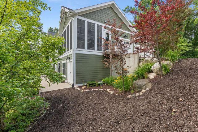 10999 Old Oak Drive, Greenville, MI 48838