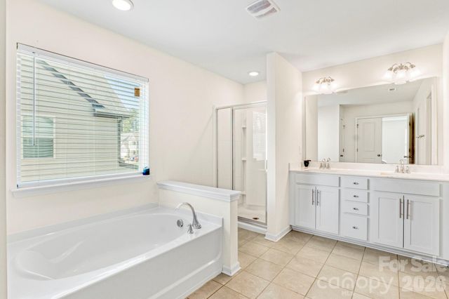 3124 Berry Creek Road, Charlotte, NC 28214