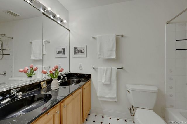 8 Justine Court, Briarcliff Manor, NY 10510