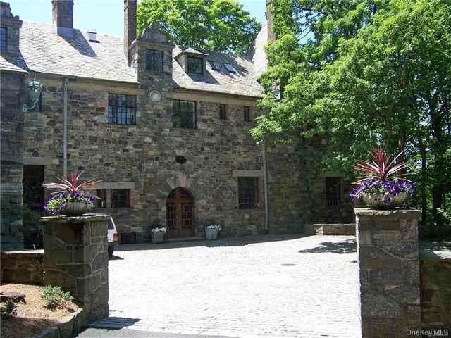 8 Justine Court, Briarcliff Manor, NY 10510