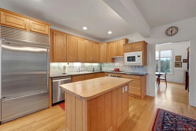 8 Justine Court, Briarcliff Manor, NY 10510