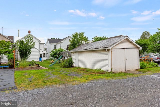 316 WALNUT STREET, Boiling Springs, PA 17007