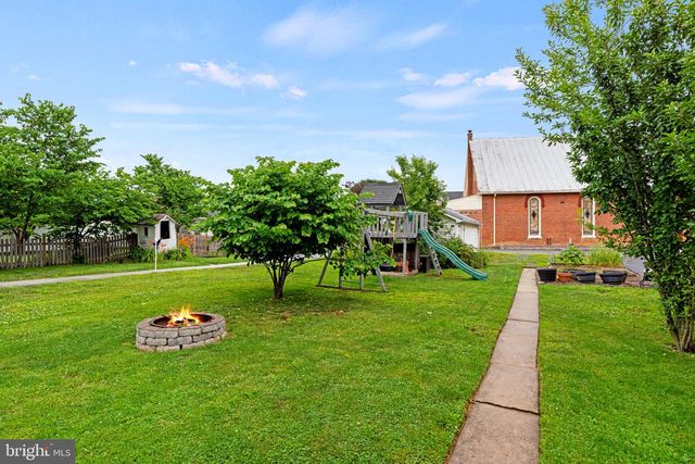316 WALNUT STREET, Boiling Springs, PA 17007