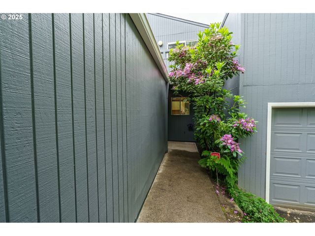 17760 Nw ROLLING HILL Ln, Beaverton, OR 97006