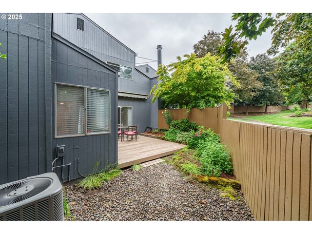 17760 Nw ROLLING HILL Ln, Beaverton, OR 97006