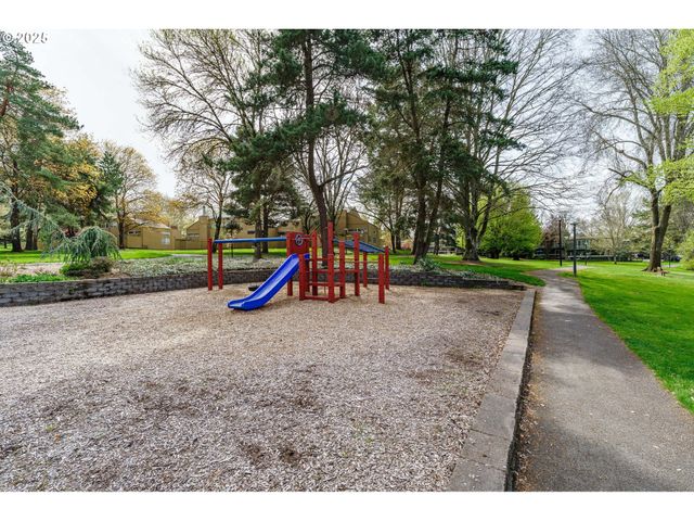 17760 Nw ROLLING HILL Ln, Beaverton, OR 97006