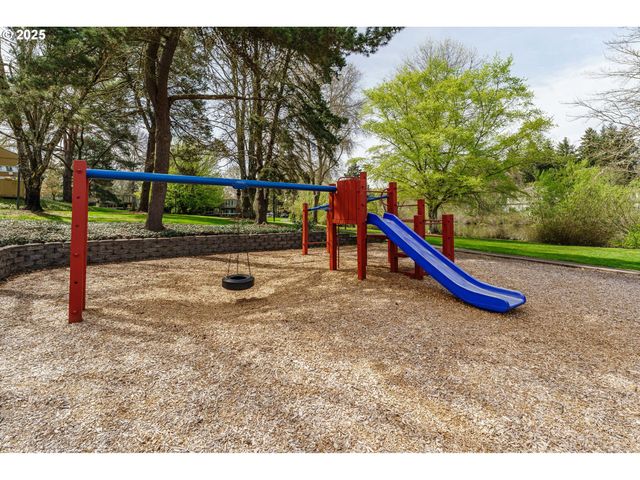 17760 Nw ROLLING HILL Ln, Beaverton, OR 97006