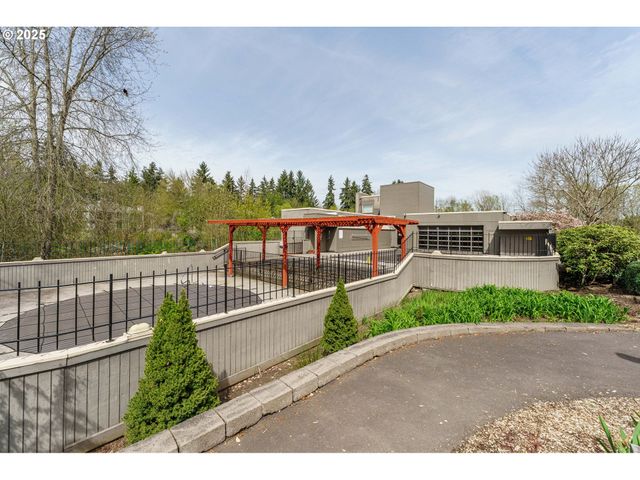 17760 Nw ROLLING HILL Ln, Beaverton, OR 97006