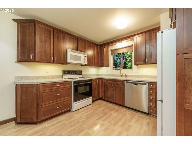 17760 Nw ROLLING HILL Ln, Beaverton, OR 97006