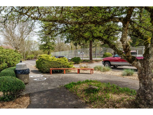 17760 Nw ROLLING HILL Ln, Beaverton, OR 97006