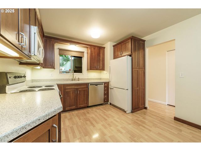 17760 Nw ROLLING HILL Ln, Beaverton, OR 97006