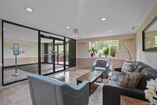 12 Westchester Avenue 5A, White Plains, NY 10601