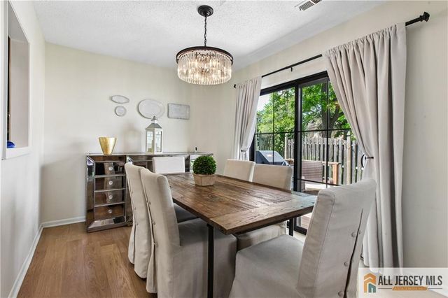 2 Park Gate Drive 1002, Edison, NJ 08820