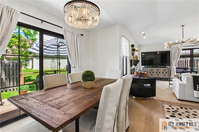 2 Park Gate Drive 1002, Edison, NJ 08820