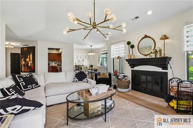 2 Park Gate Drive 1002, Edison, NJ 08820