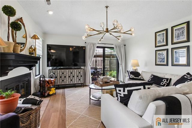 2 Park Gate Drive 1002, Edison, NJ 08820
