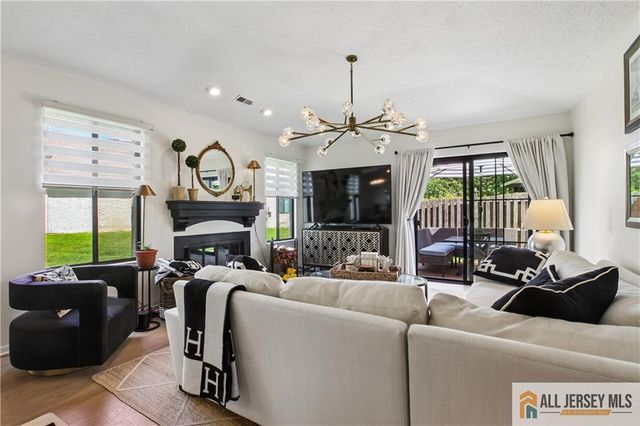 2 Park Gate Drive 1002, Edison, NJ 08820