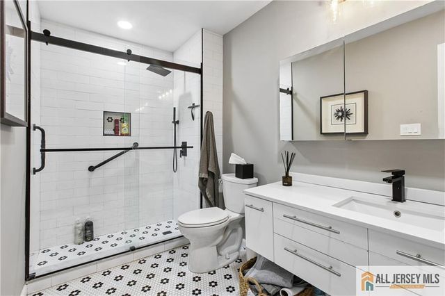 2 Park Gate Drive 1002, Edison, NJ 08820