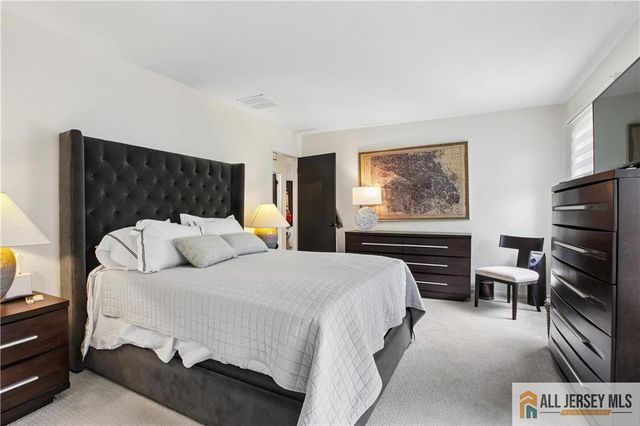 2 Park Gate Drive 1002, Edison, NJ 08820