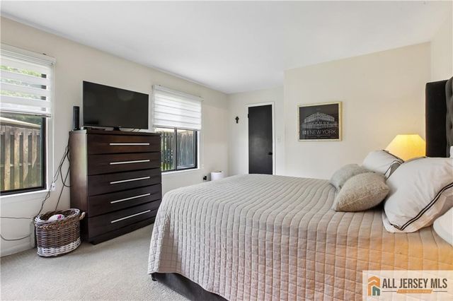 2 Park Gate Drive 1002, Edison, NJ 08820