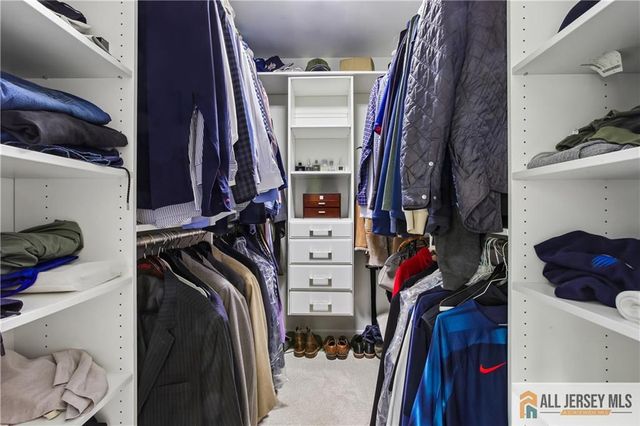 2 Park Gate Drive 1002, Edison, NJ 08820