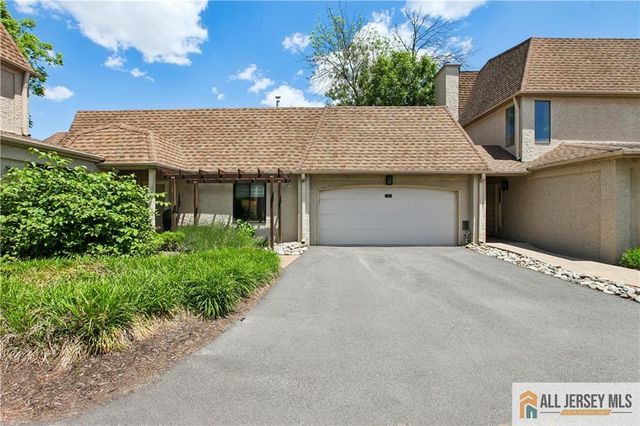 2 Park Gate Drive 1002, Edison, NJ 08820