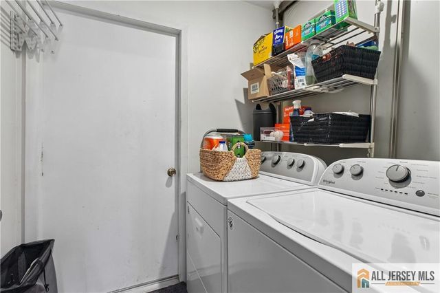 2 Park Gate Drive 1002, Edison, NJ 08820