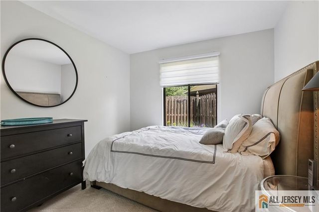 2 Park Gate Drive 1002, Edison, NJ 08820