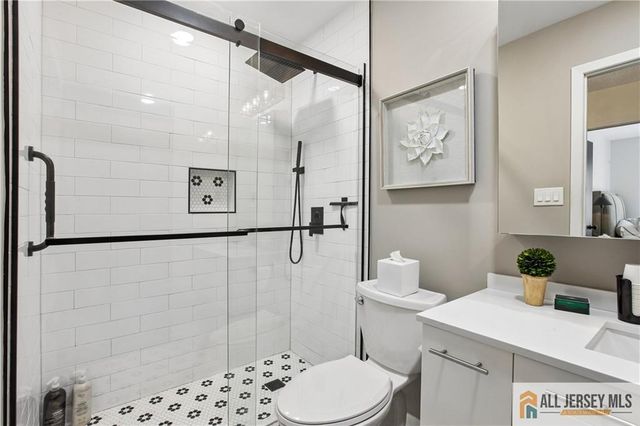 2 Park Gate Drive 1002, Edison, NJ 08820