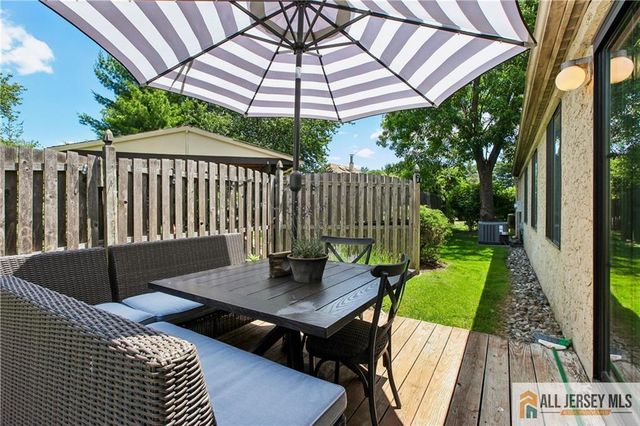 2 Park Gate Drive 1002, Edison, NJ 08820