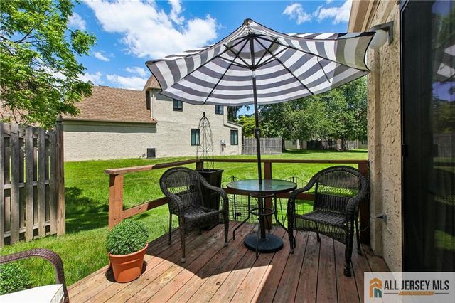 2 Park Gate Drive 1002, Edison, NJ 08820