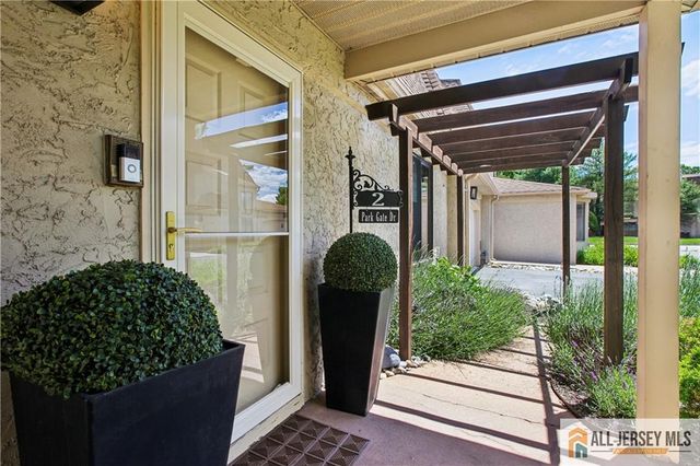 2 Park Gate Drive 1002, Edison, NJ 08820